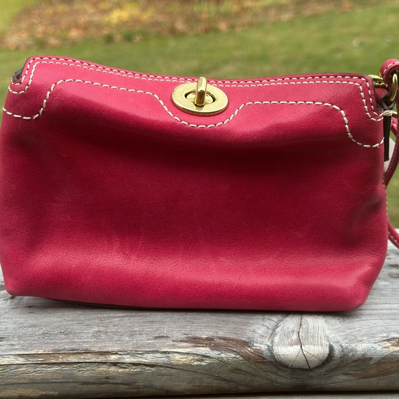 COACH NEW Turnlock Leather Wristlet Magenta in great condition vintage NWT - Picture 3 of 7